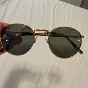 Ray-Ban Classic Gold Frame Polarized Sunglasses with Green Lenses